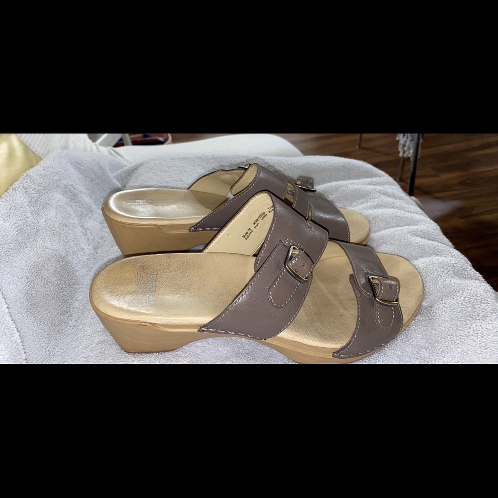Dansko sandals size 8